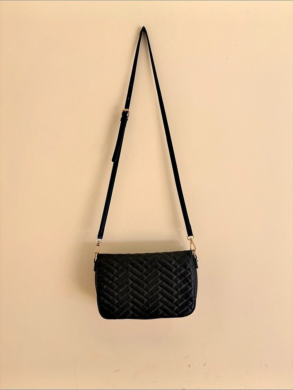 FOREVER 21 Black Quilted Crossbody Bag
